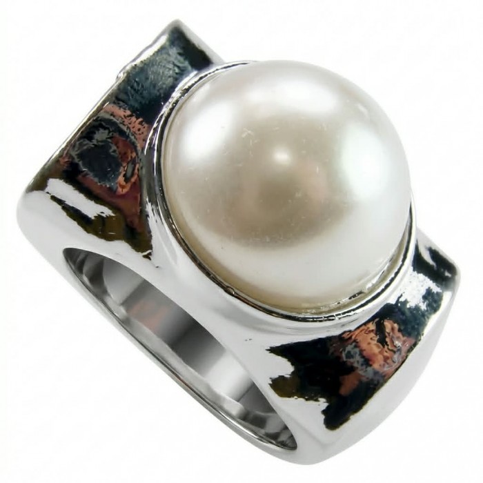 Luxurious Pearl brilliantly handcrafted silver ring s. 7 adjustable