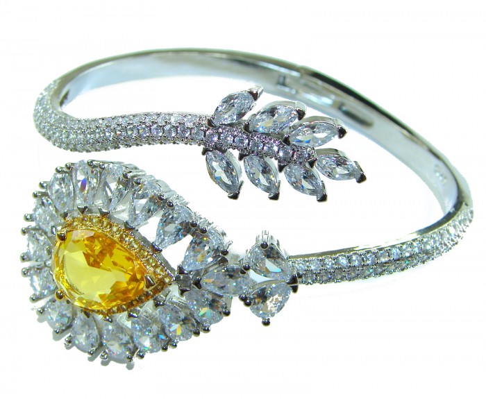 Dolce Vita - Precious Natural 18.5 carat yellow Sapphire .925 Sterling Silver handcrafted LARGE bracelet - Elegant bracelet with yellow sapphire and diamonds, top view.