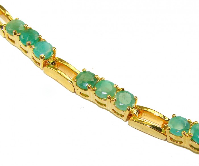Born to Glam authentic 22.7 carat Colombian Emerald .925 Sterling Silver dipped in 18K Gold handcrafted Statement bracelet - Close-up of Born to Glam 22.7 ct Colombian Emerald bracelet stones