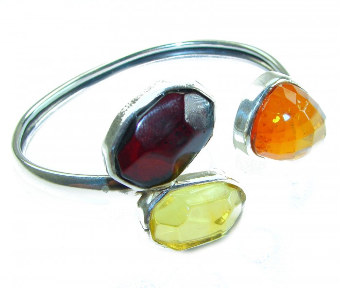 Vintage Design Genuine 29.5 carat faceted Baltic Amber .925 Sterling Silver handmade Bracelet - Close-up of vintage bracelet with faceted Baltic amber stones.