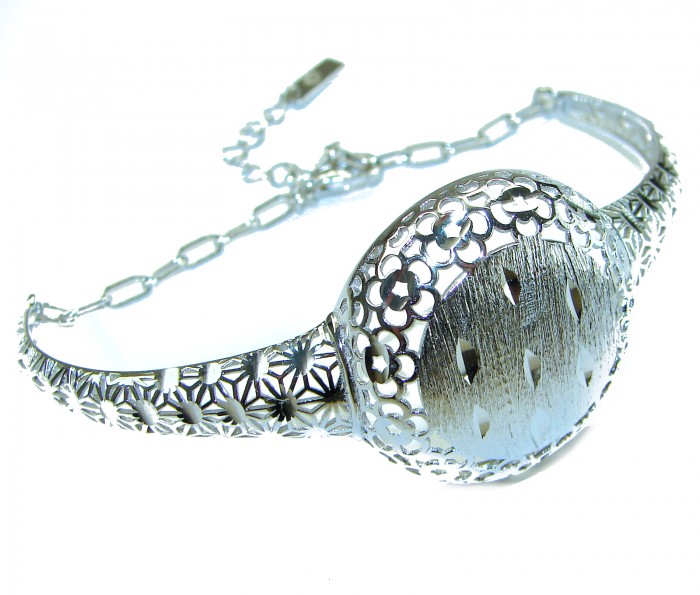 Luxurious Italy made .925 Sterling Silver handcrafted Bracelet - Side view of intricate .925 sterling silver handcrafted bracelet.