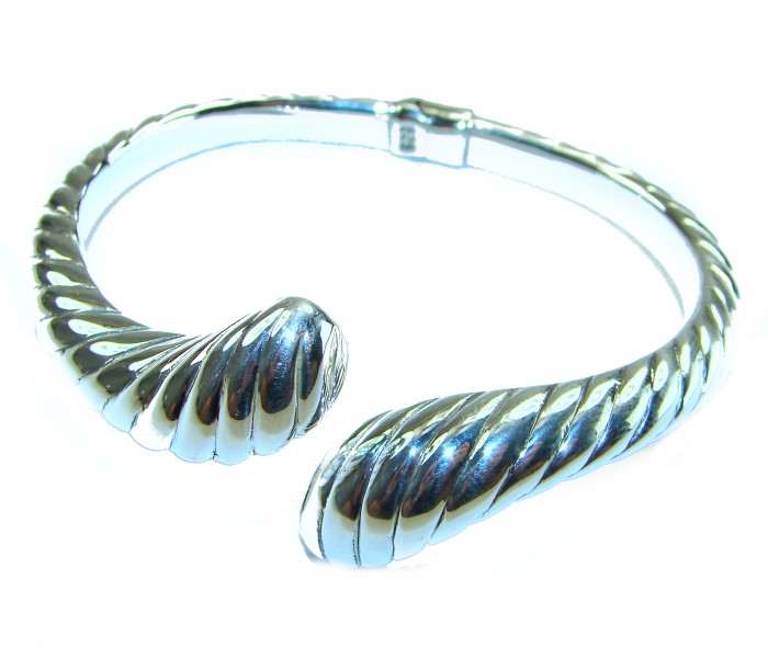 Italy made Bracelet in best quality highly polished .925 Sterling Silver - Top view of a polished .925 St. Italy made bracelet.