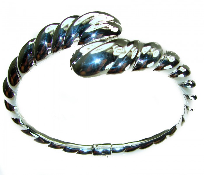 Italy made Bracelet in best quality highly polished .925 Sterling Silver - Top view of a polished .925 sterling silver bracelet, Italy made.