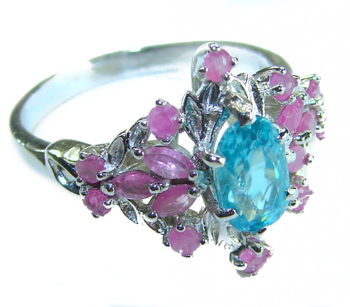 Luxurious 4.5 carat Aquamarine Ruby .925 Sterling Silver handcrafted ring; s. 8 - Aquamarine and ruby sterling silver ring, side view close-up.