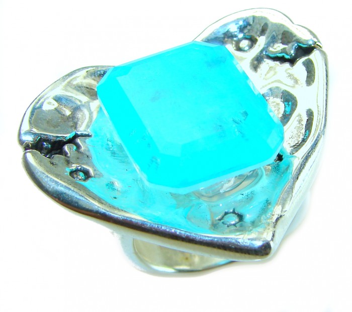 Love 27.5 carat heart shape Paraiba Tourmaline .925 Sterling Silver LARGE Ring size 6 - Close-up of heart-shaped Paraiba tourmaline silver ring.