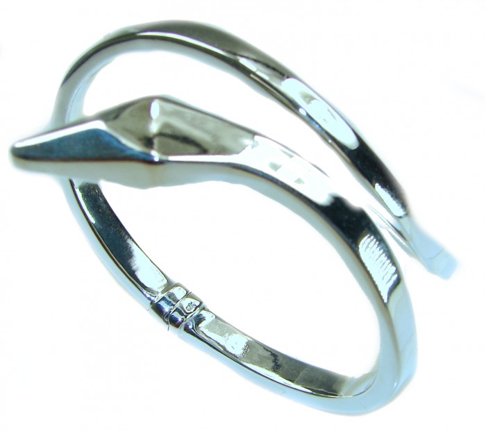 Snake - highly polished Italy made Bracelet in best quality .925 Sterling Silver - Side view of a polished snake-shaped bracelet.