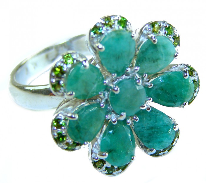 Amazonia - 20.8 carat Colombian Emerald .925 Sterling Silver handmade Statemen .925 Sterling Silver ring size 8 - Emerald flower ring close-up, 20.8 ct, sterling silver.