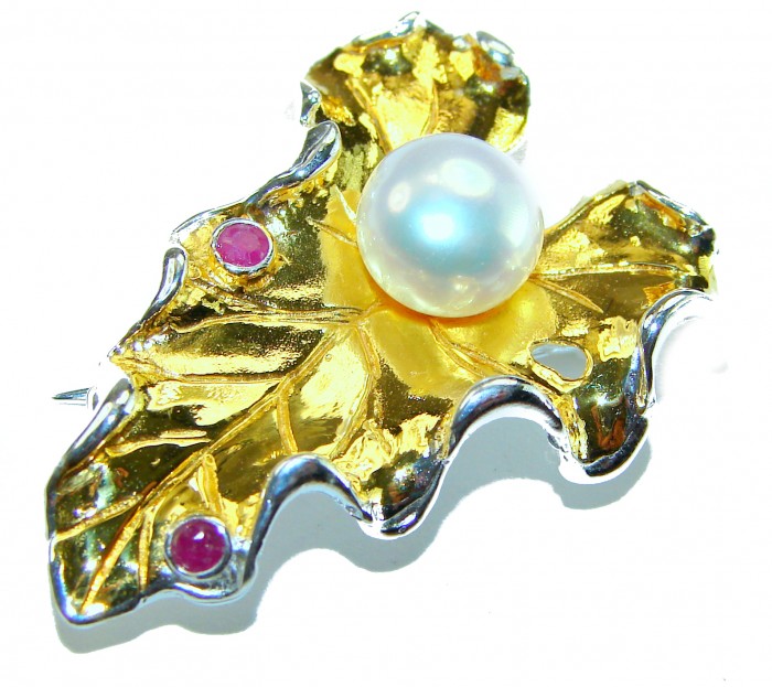 Natural Leaf Pearl 14K Gold over .925 Sterling Silver handmade - Leaf-shaped brooch with pearl and rubies, top view.