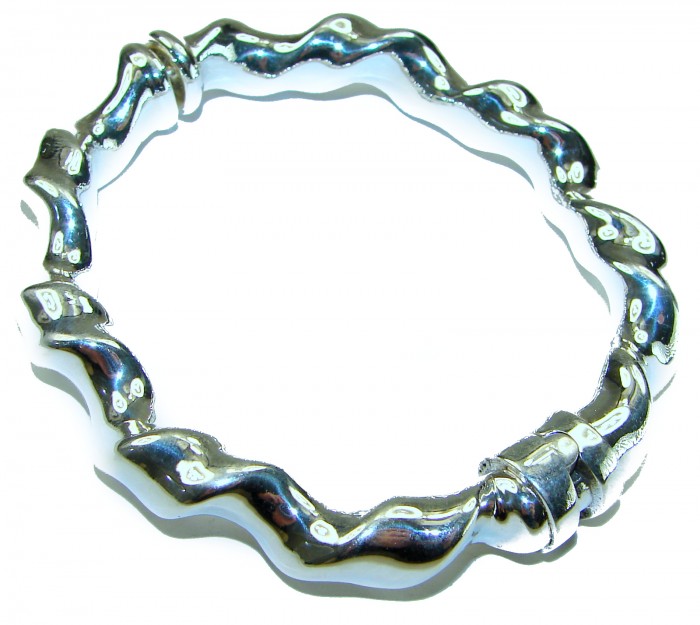 Fancy .925 Sterling Silver handcrafted Statement Italy made Bracelet - Top view of wavy sterling silver bracelet showing clasp detail