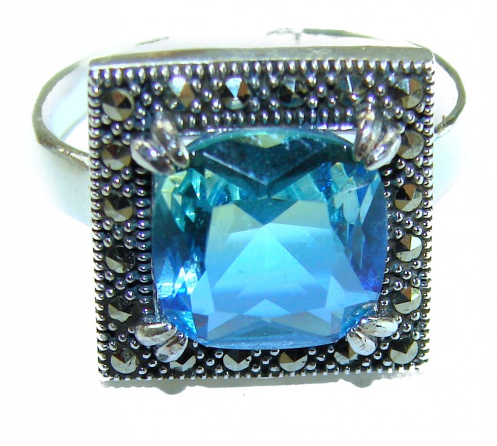 Divine Beauty 9.5 carat Aquamarine .925 Sterling Silver Handcrafted Large ring size 8 - Close-up of Divine Beauty aquamarine ring in sterling silver setting.
