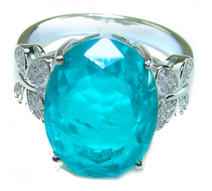 Vintage style - Timless Beauty 10.5 carat Emerald .925 Sterling Silver handcrafted Statement ring size 7 1/2 - Close-up of vintage style ring with large emerald stone and ornate setting