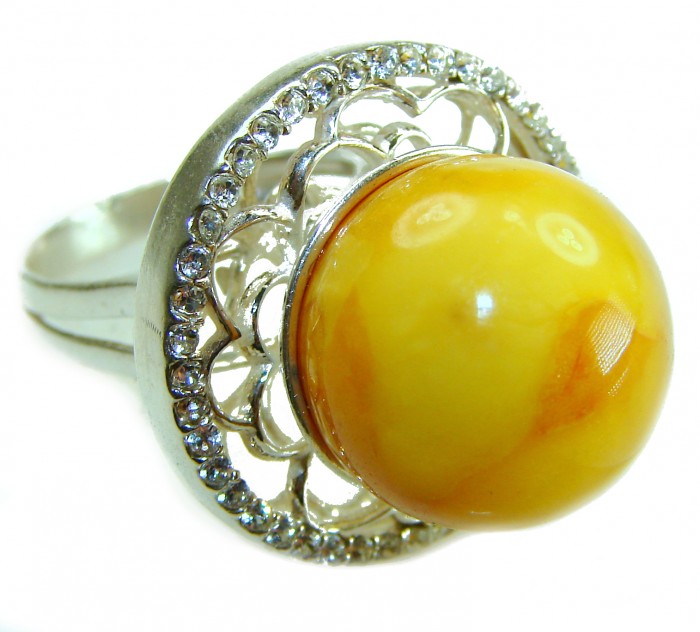 LARGE Authentic Golden Butterscotch Baltic Amber .925 Sterling Silver entirely handcrafted ring; s. 7 1/4 - Large butterscotch Baltic amber ring, stone close-up view