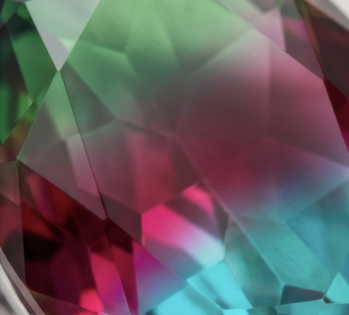5.2 carat oval cut Brazilian Tourmaline .925 Sterling Silver Perfectly handcrafted pendant - Close-up of 5.2 carat oval cut Brazilian Tourmaline in Sterling Silver