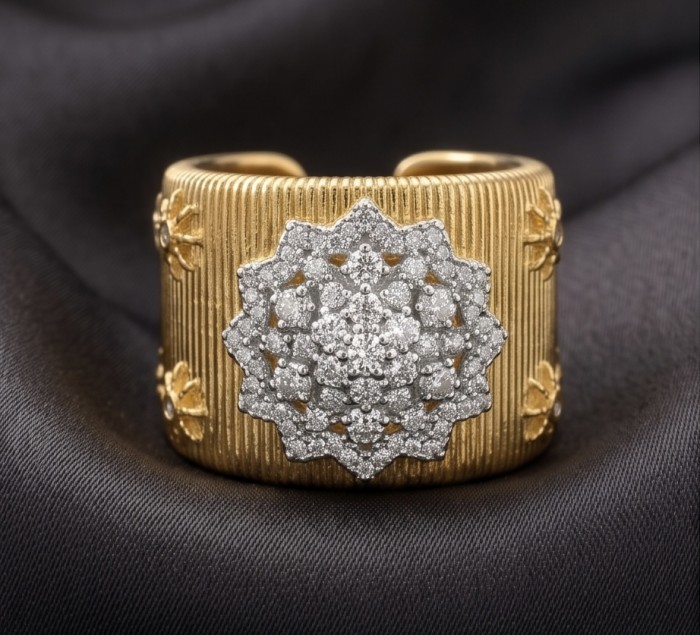 Dolce Vita - Precious Natural 9.5 carat White Topaz 2 tones .925 Sterling Silver handcrafted Ring size 7 - Front view of gold ring with white topaz floral design on black fabric.