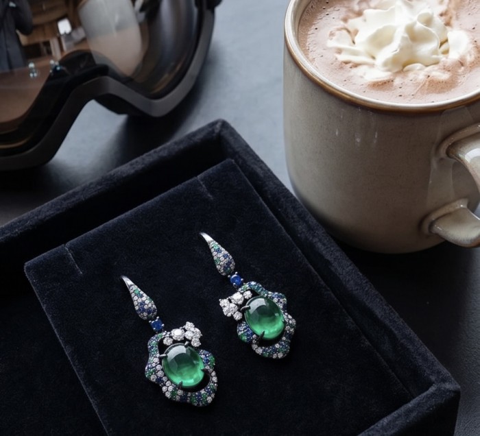 Tiffany - Authentic 10.5 CARAT Siberian Chrome Diopside black rhodium .925 Sterling Silver handcrafted earrings - Chrome diopside earrings in box next to mug and ski goggles.
