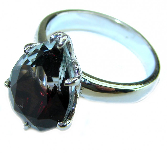 From dawn to dusk authentic 11.2 carat Brazilian Smoky Topaz .925 Sterling Silver Perfectly handcrafted Ring s. 6 - Close-up of a Brazilian 11.2 carat Smoky Topaz ring.