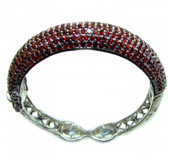 Dolce Vita - Precious Natural 42.5 carat Mozambique Garnet rhodium over .925 Sterling Silver handcrafted bracelet - Top view of garnet bracelet with silver detailing