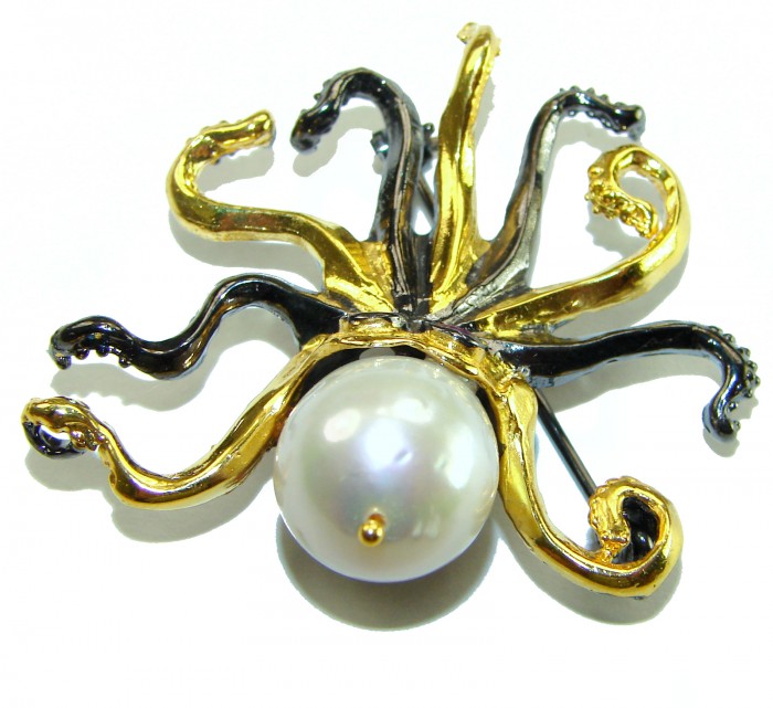 Octopus real Pearl 18K Gold over .925 Sterling Silver handmade Pendant - Octopus brooch with pearl, gold and silver, top view detail.