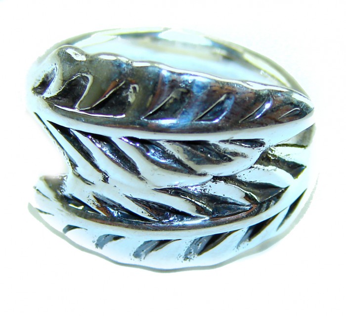 Casablanca Italy made .925 Sterling Silver brilliantly handcrafted ring s. 7 3/4 - Close-up of Casablanca Italy .925 sterling silver leaf design ring