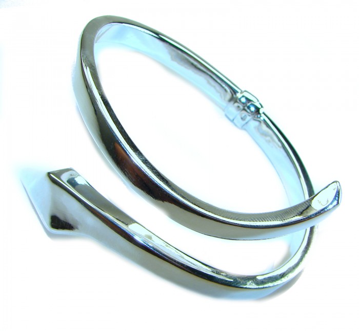 Snake - highly polished Italy made Bracelet in best quality .925 Sterling Silver - Top view of highly polished Italian snake bracelet.