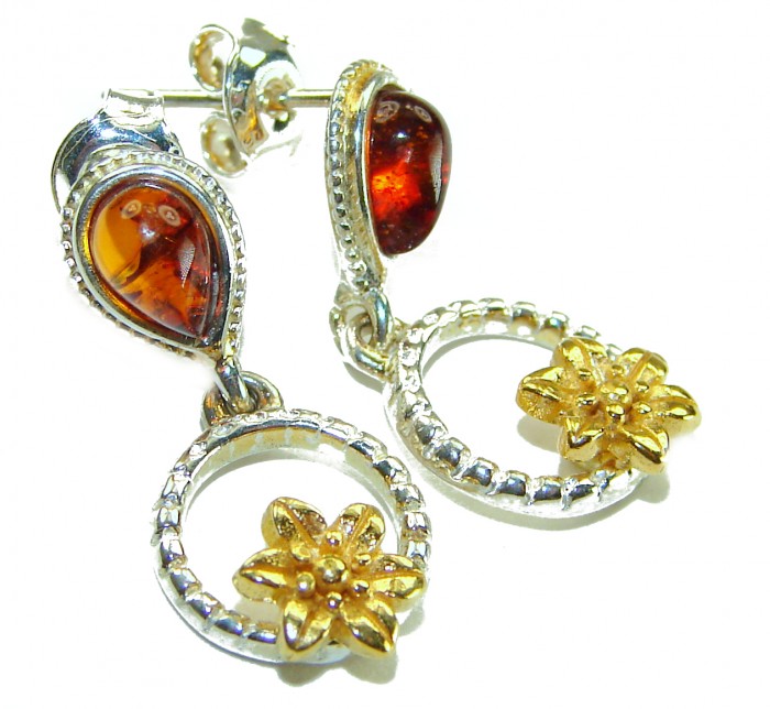 Baltic Amber 2 tones .925 Sterling Silver entirely handcrafted earrings - Baltic amber earrings with sterling silver and gold accents, close-up view.