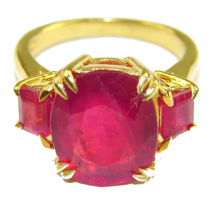 Bella Rosa Genuine 9.8 carat Kasmir Ruby .925 Sterling Silver dipped in 22K Gold Statement Ring size 6 - Close-up of Bella Rosa 9.8 carat Kashmir ruby ring with gold setting.