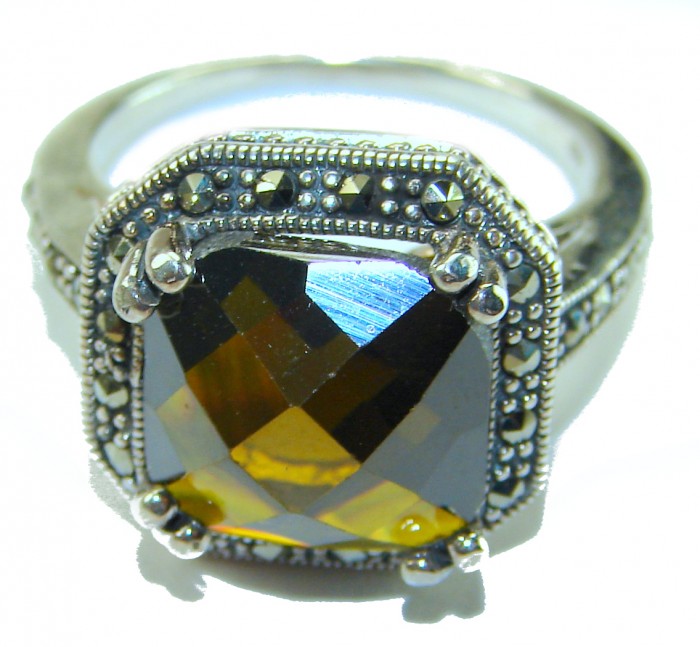 Exotic Beauty oval cut 22.5 carat Helenite .925 Sterling Silver dipped in Real Gold handmade Ring s. 9 - Close-up of oval cut 22.5 carat Helenite in .925 Sterling Silver ring.