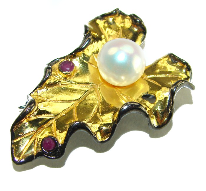 Natural Leaf Pearl 14K Gold black rhodium over .925 Sterling Silver handmade Brooch - Leaf-shaped brooch with pearl and ruby stones, top view.