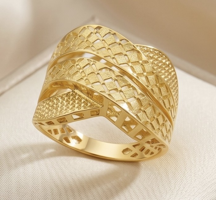 Dubai Style .925 Sterling Silver dipped in 22K Gold handmade Large ring size 9 - Dubai style gold-plated sterling silver ring, top view.