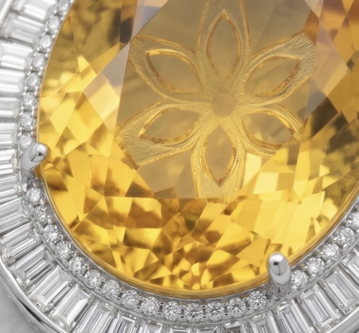 Angel's Wish Luxurious 36.7 carat yellow Sapphire .925 Sterling Silver handcrafted pendant - Close-up of Angel's Wish 36.7 carat yellow sapphire with diamond halo.