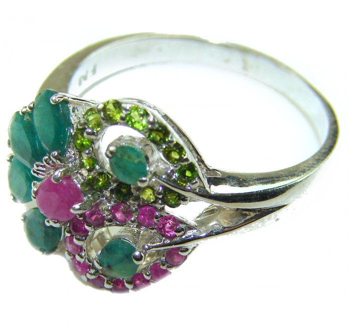 Luxurious 10.5 carat Emerald .925 Sterling Silver handcrafted Cocktail Ring s. 9 - Colorful jeweled ring close-up, showing emerald and pink stones.