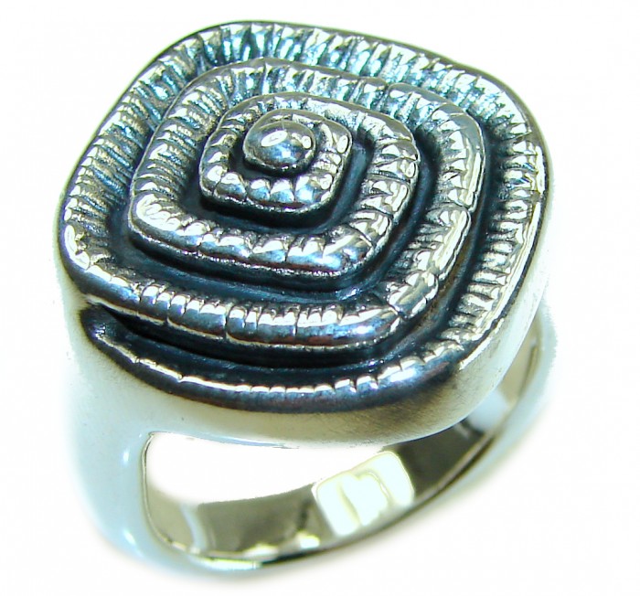 Natural Beauty Italy Made Silver Sterling Silver ring s. 8 - Close-up of square design sterling silver ring, size 8