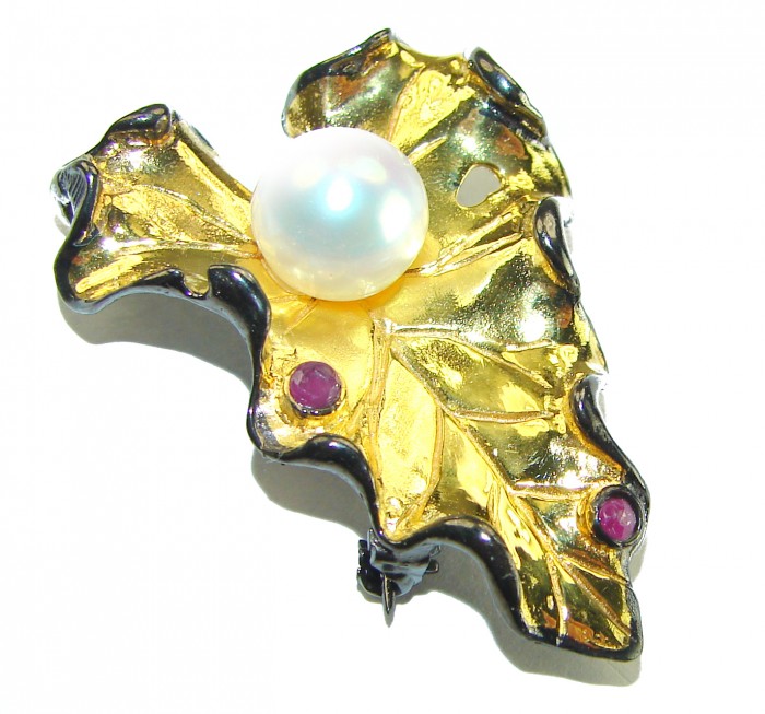 Natural Leaf Pearl 14K Gold black rhodium over .925 Sterling Silver handmade Brooch - Leaf-shaped brooch with pearl and rubies, top view.