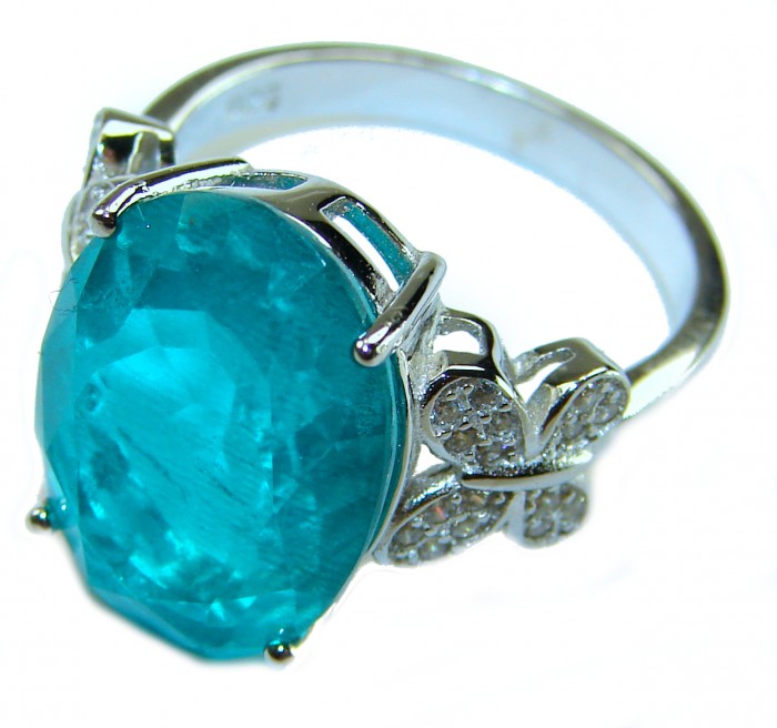 Vintage style - Timless Beauty 10.5 carat Emerald .925 Sterling Silver handcrafted Statement ring size 7 1/2 - Close-up of vintage style ring with 10.5 carat emerald and silver band.
