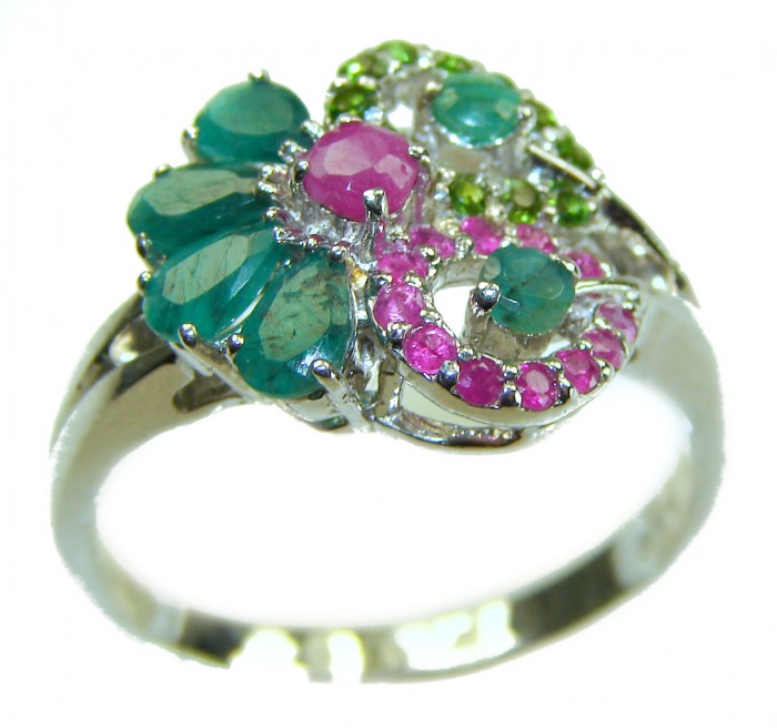 Luxurious 10.5 carat Emerald .925 Sterling Silver handcrafted Cocktail Ring s. 9 - Luxury emerald ring in sterling silver, angled view showing side detail