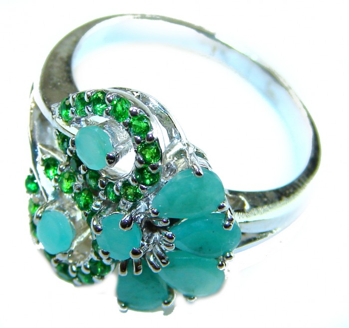 Vintage style - Timless Beauty 8.5 carat Emerald .925 Sterling Silver handcrafted Statement Ring size 7 3/4 - Close-up of vintage 8.5 carat emerald ring with intricate detailing