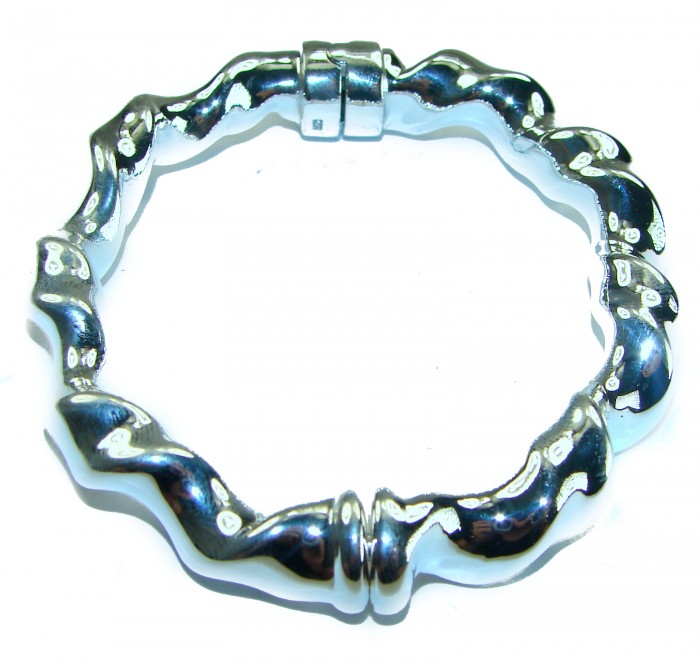 Precious Italy made Authentic .925 Sterling Silver handmade Bracelet - Wavy silver bracelet, top view, highlighting clasp detail.