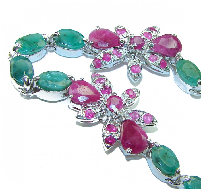 Tiffany 40.8 caratVCOLOMBIAN EMERALD Ruby .925 Sterling Silver handcrafted Bracelet - Close-up of emerald and ruby bracelet in sterling silver.