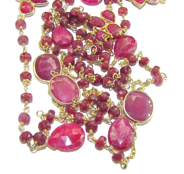 Luxurious natural 40.5 carat Ruby .925 Sterling Silver handmade Statement necklace - Close-up of luxurious 40.5 carat ruby in .925 sterling silver jewelry.