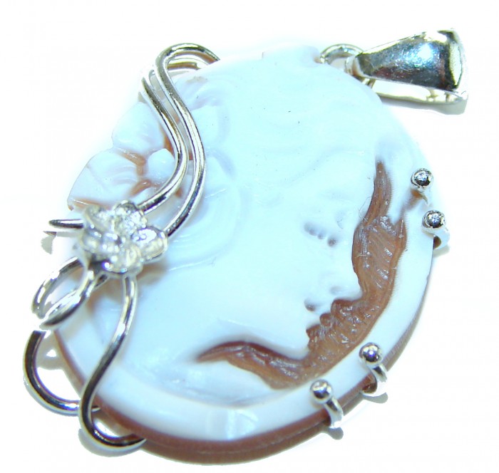 Exquisite vintage style Cameo .925 Sterling Silver handcrafted Made in Italy Statement pendant - Close-up of vintage style cameo pendant with sterling silver details.