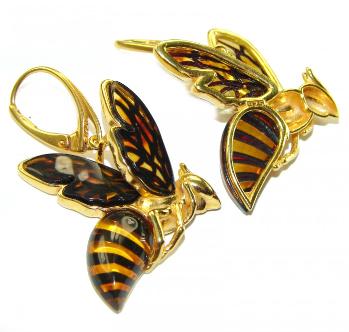 Special product! Wonderful Bees Baltic Amber 14K Gold over .925 Sterling Silver entirely handcrafted earrings - Bee-shaped earrings with amber detail, gold-plated, side view.