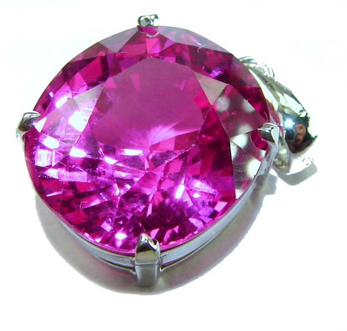 Pink Beauty - Oval cut 14.4 carat Pink Sapphire .925 Sterling Silver handcrafted pendant - Close-up of pink sapphire oval cut stone set in .925 sterling silver