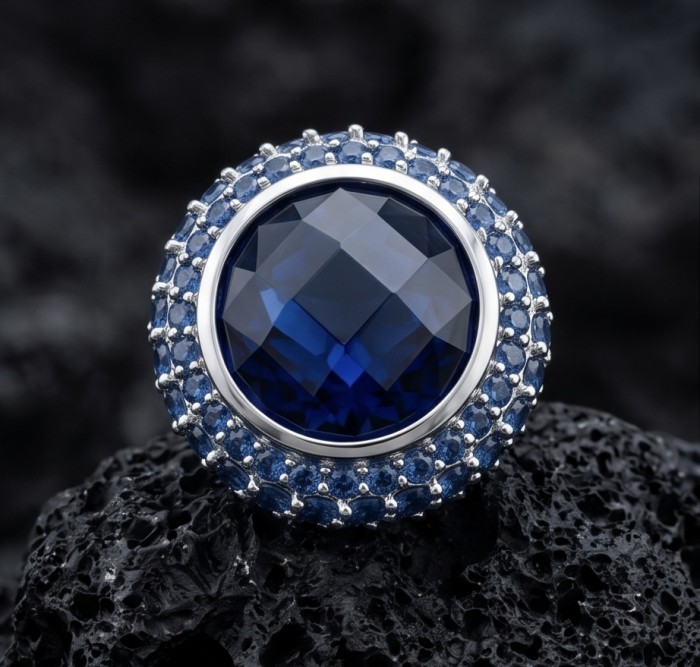Julietta 14.8 carat London Blue Topaz .925 Sterling Silver handmade Statement Ring size 6 - Close-up of Julietta 14.8 carat London Blue Topaz in sterling silver.