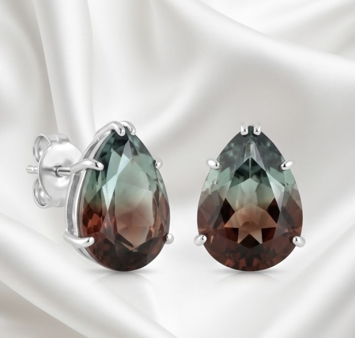 From dawn to dusk authentic 11.2 carat Brazilian Smoky Topaz .925 Sterling Silver handcrafted earrings - Close-up of 11.2 carat Brazilian Smoky Topaz teardrop earrings