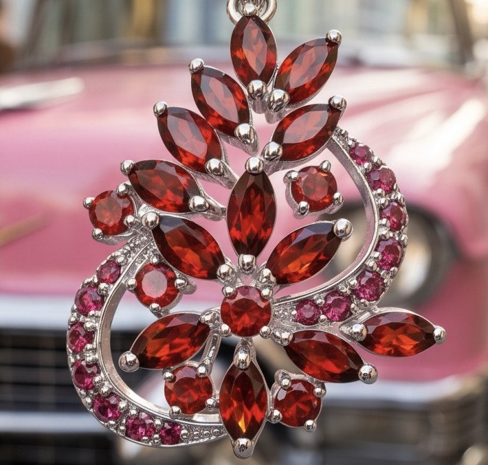 Marvelous Natural 20.8 carat Mozambique Garnet .925 Sterling Silver Handcrafted pendant - Close-up of Mozambique Garnet pendant in floral design