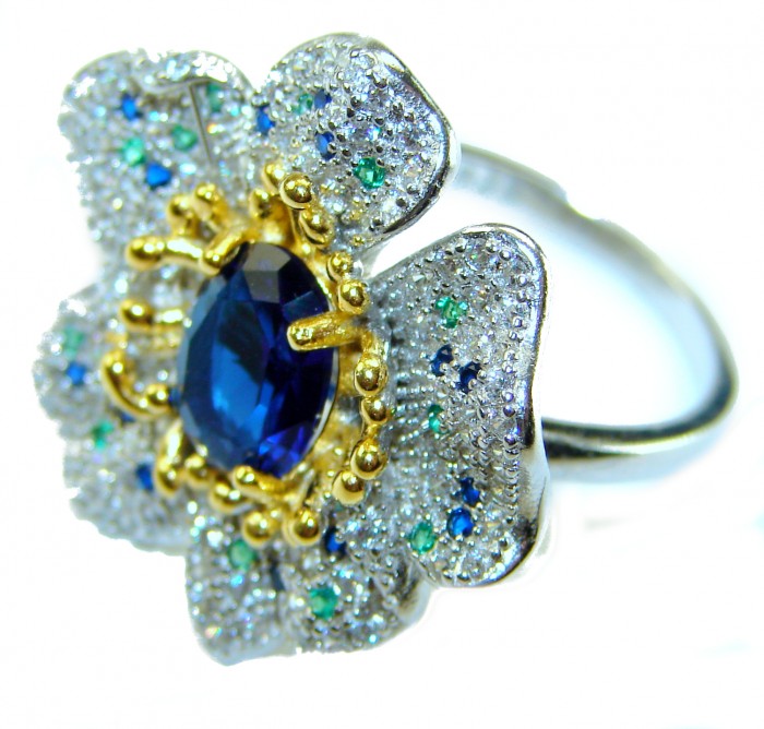FLOWER - 4.8 carat Authentic SAPPHIRE 2 TONES .925 Sterling Silver Handcrafted Ring size 6 1/4 - Close-up of floral sapphire ring with two-tone sterling silver design.