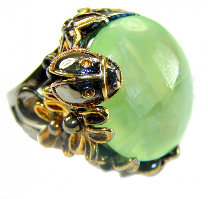 Vintage Style Best quality 22.8 carat Prehnite 2 tones .925 Sterling Silver handcrafted Ring Size 7 1/2 - Close-up of vintage-style ring with green prehnite stone and insect design.