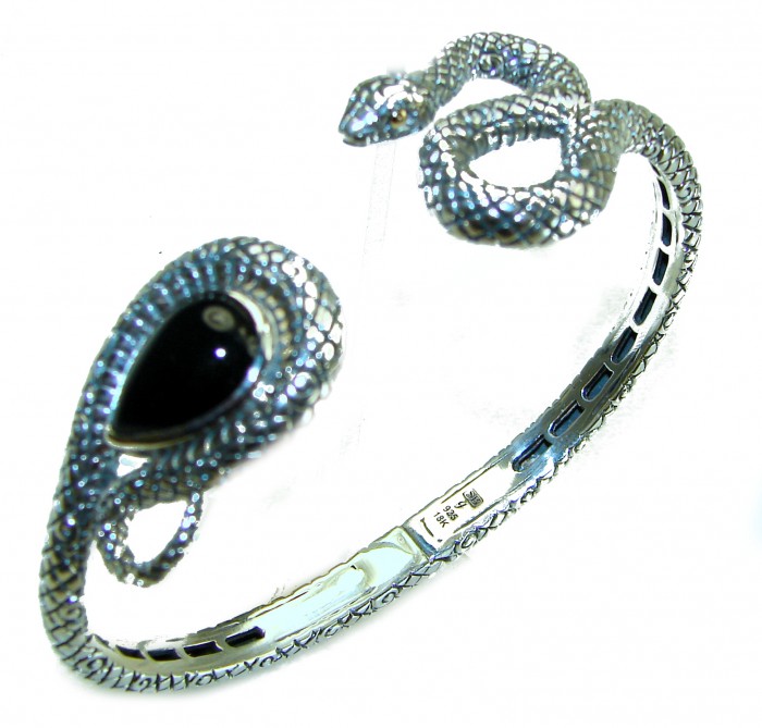Huge 30.2 carat Precious Snake Genuine Onyx .925 Sterling Silver handcrafted Bracelet - Snake bracelet close-up, sterling silver with onyx stone.