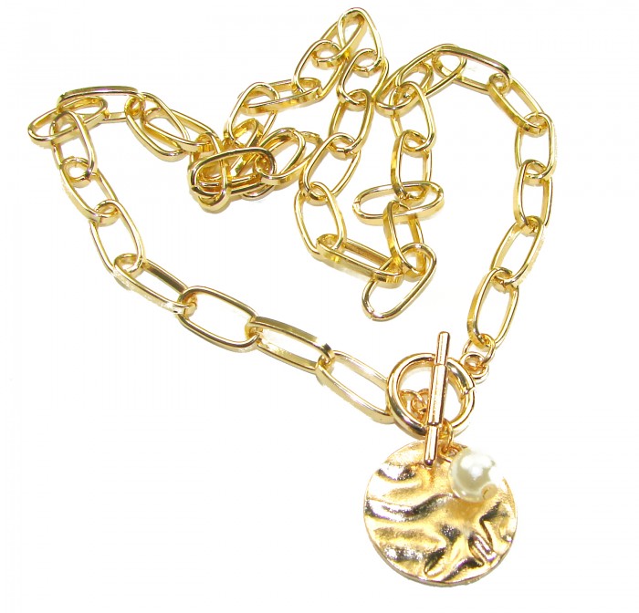 Giovanna - pearl 10K Gold over .925 Sterling Silver handcrafted necklace - Gold necklace with round pendant and pearl, top view.
