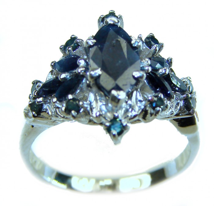 Precious 11.9 CARAT Sapphire .925 Sterling Silver Statement Ring s. 8 - Sapphire silver ring close-up showcasing intricate stone setting